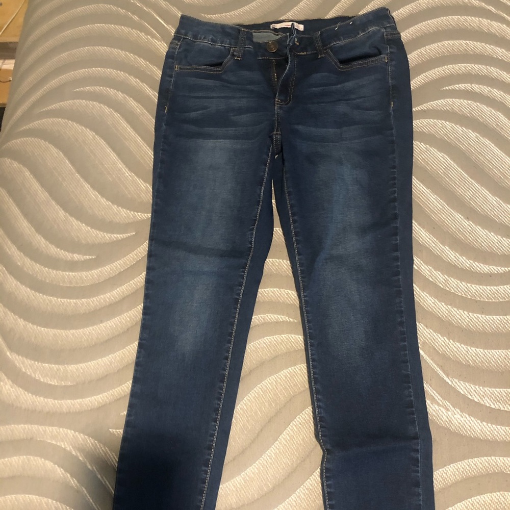 Women’s dark wash jeggings.